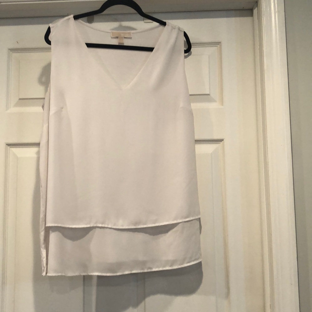 White loose tank